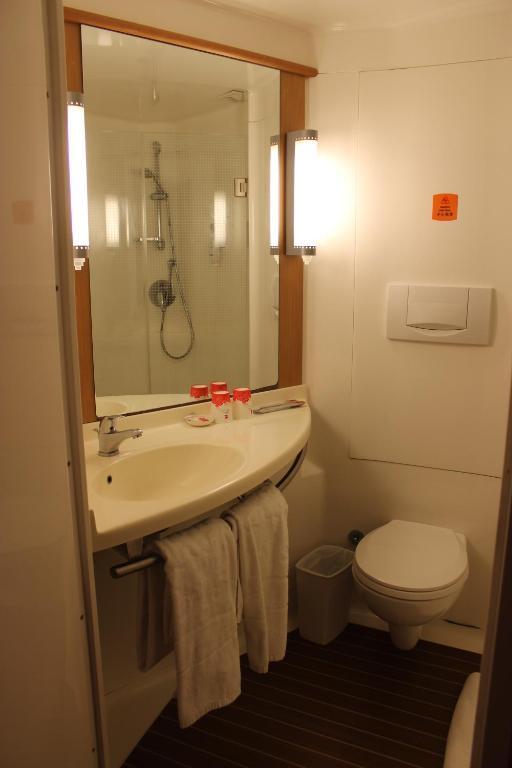 Hotel Ibis Shenyang Tiexi Номер фото