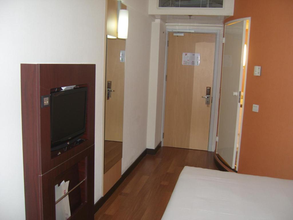 Hotel Ibis Shenyang Tiexi Номер фото